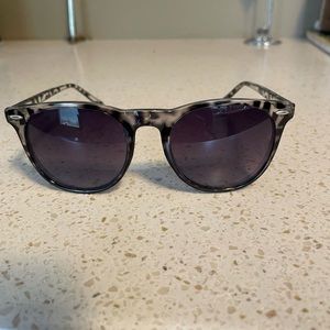 Sunglasses with plastic tortoise shell frame